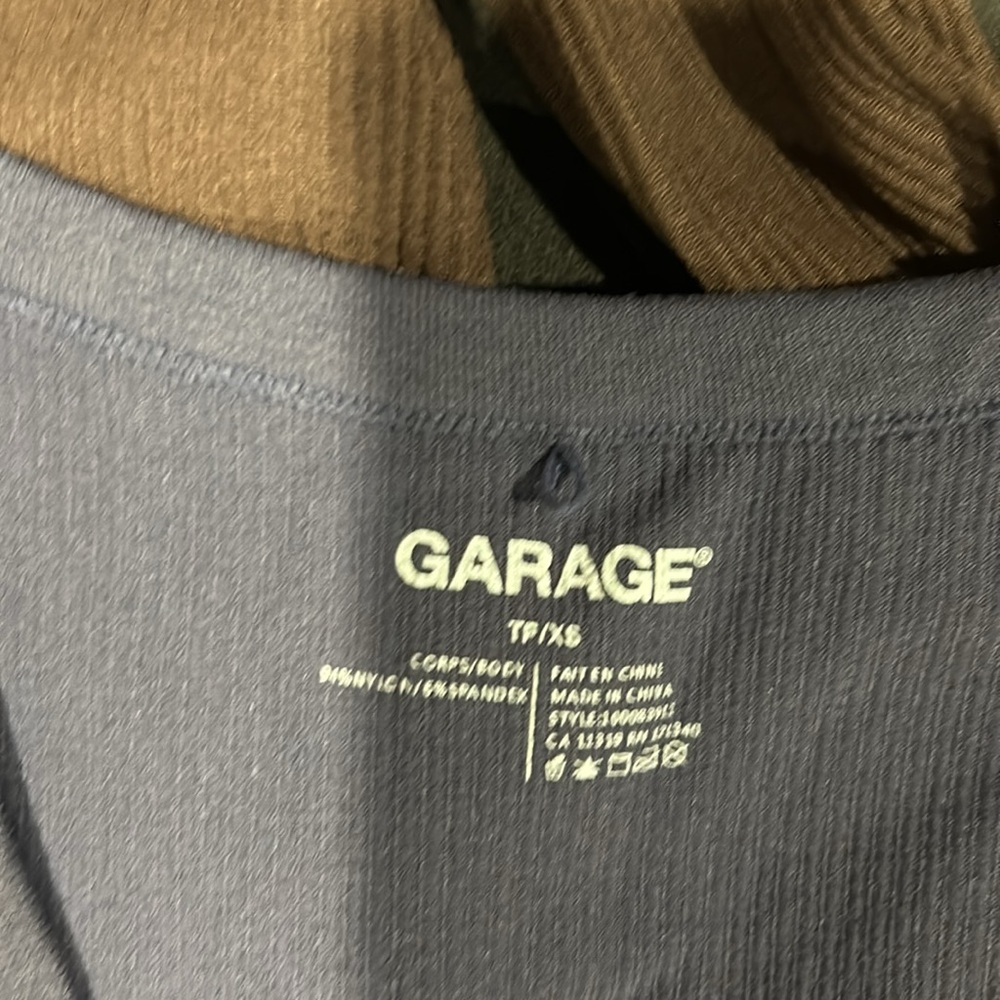 Lot of 2 Long Sleeve Garage Tops XS - Picture 3 of 3